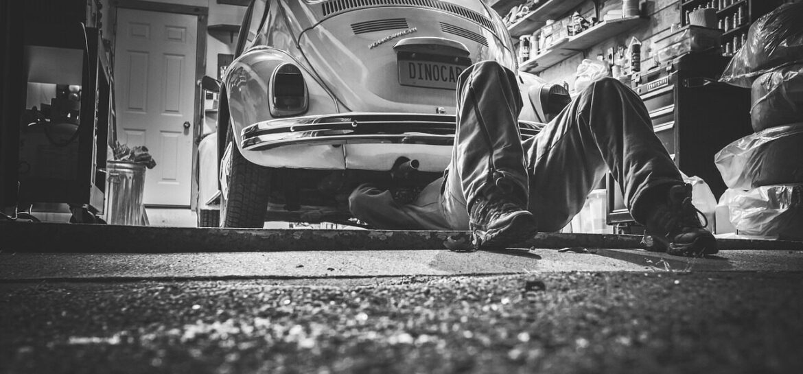 man, car, repair, car repair, car workshop, car wallpapers, repair shop, repairs, garage, mechanic, vw beetle, volkswagen, beetle, automotive, workshop, tools, supplies, monochrome, black and white